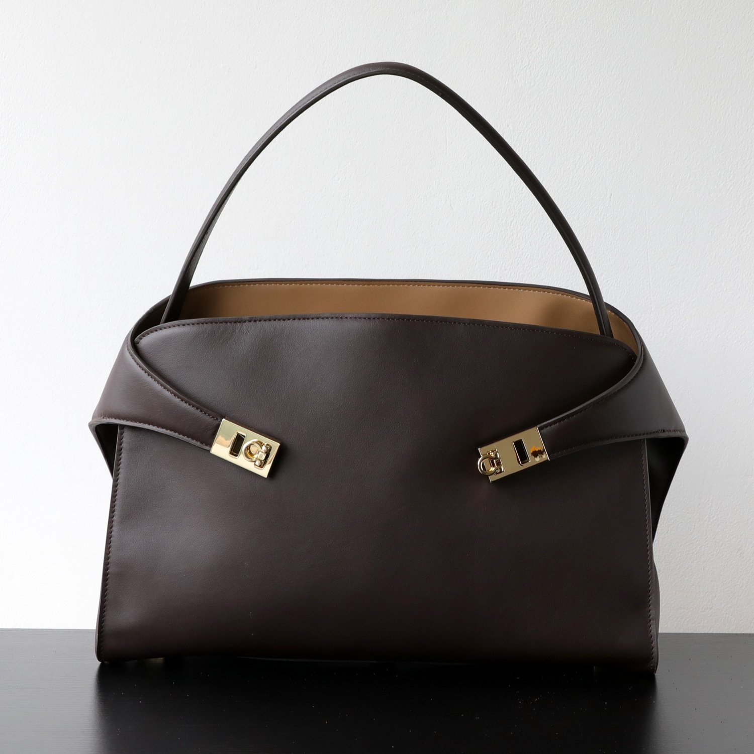 Women’s Premium Top-Grain Leather Tote Bag – Luxury HUG Style Large Capacity Shoulder Handbag with Lock Clasp - Image 8