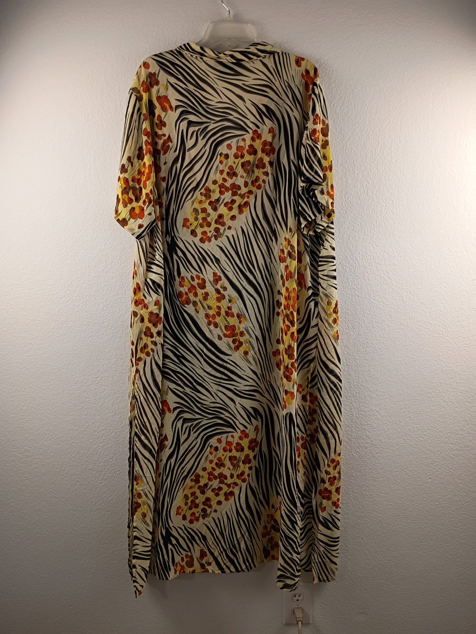 Mlle Gabrielle VTG Plus Size 22 Zebra Floral Side Split Button Up Cardigan - Image 6
