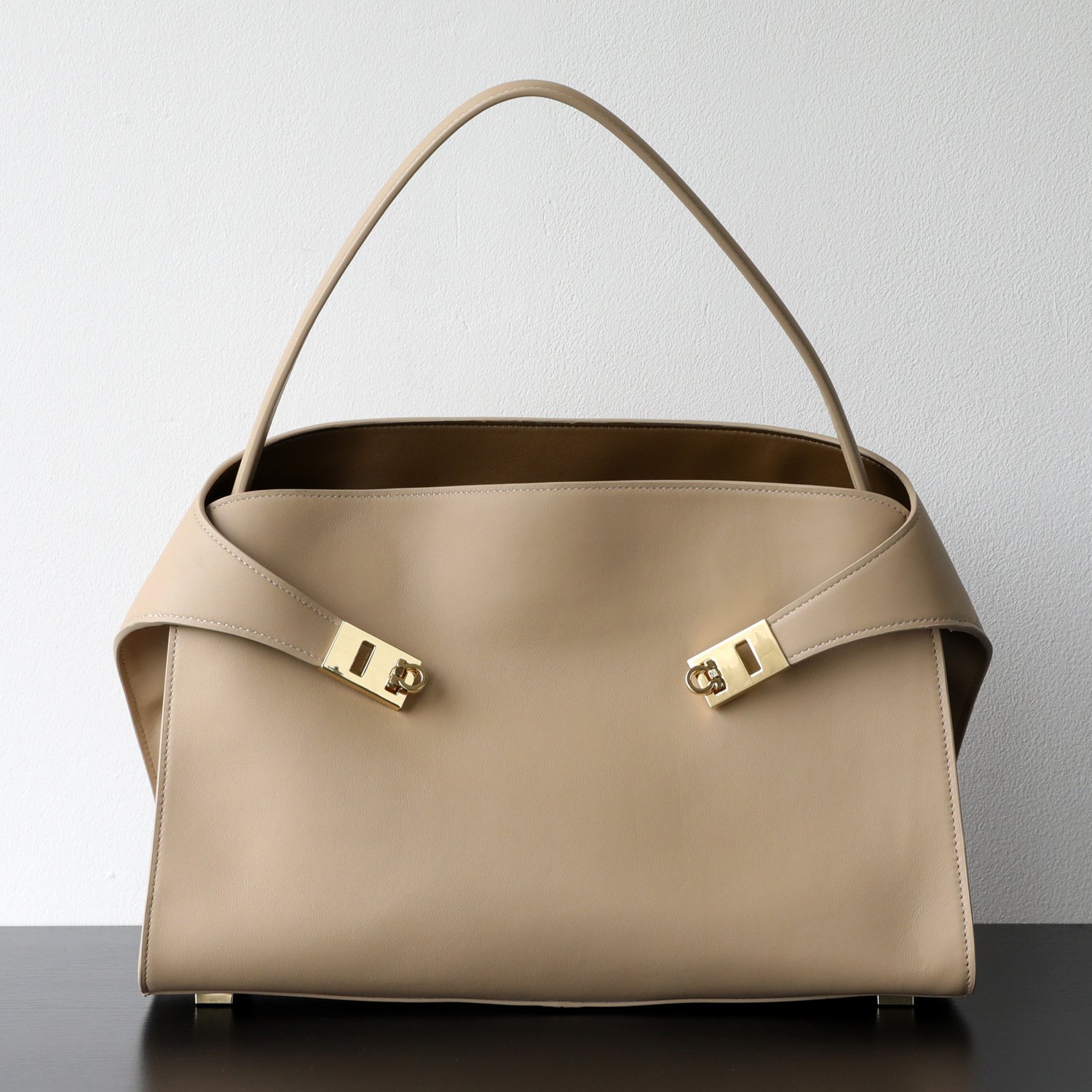 Women’s Premium Top-Grain Leather Tote Bag – Luxury HUG Style Large Capacity Shoulder Handbag with Lock Clasp - Image 6