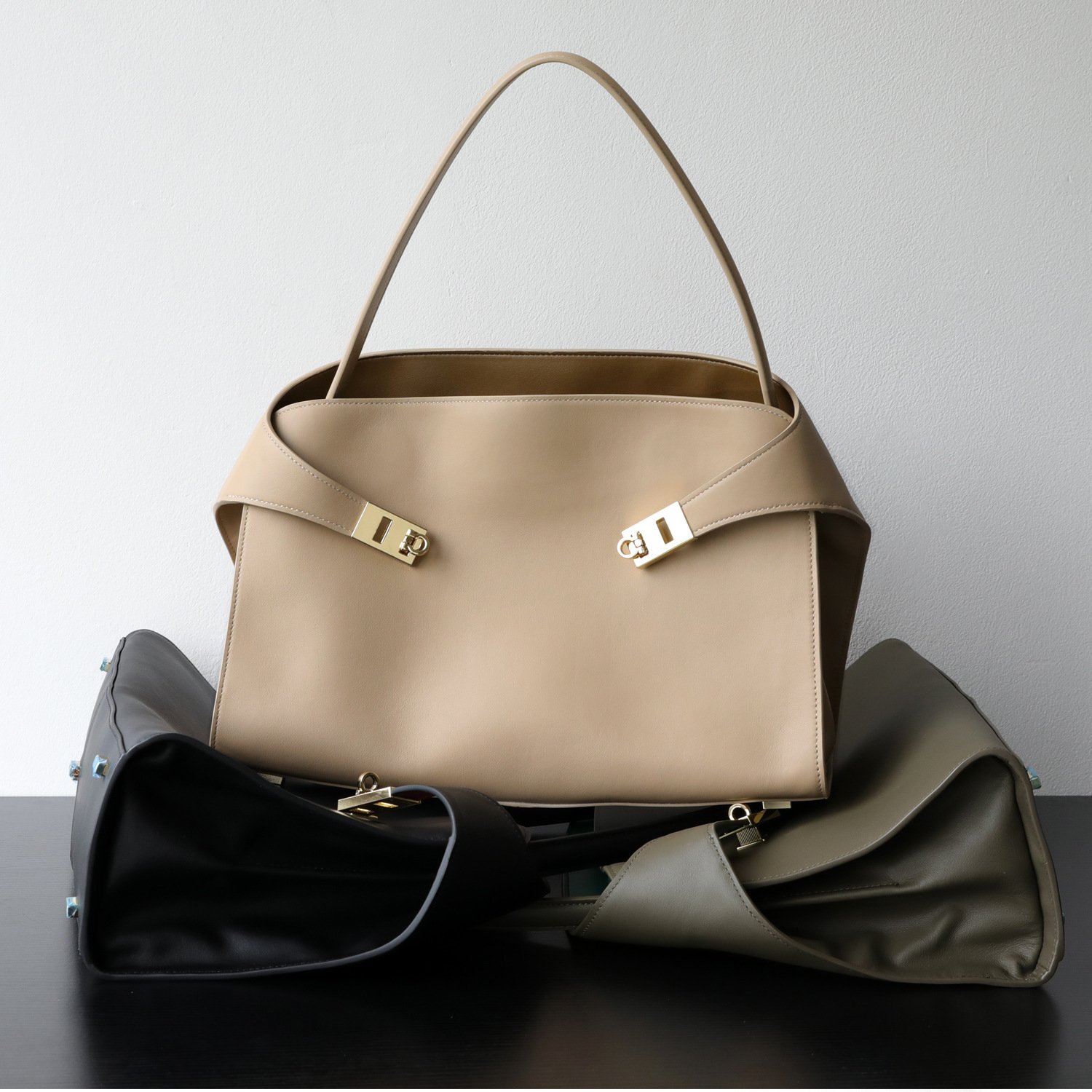 Women’s Premium Top-Grain Leather Tote Bag – Luxury HUG Style Large Capacity Shoulder Handbag with Lock Clasp - Image 5